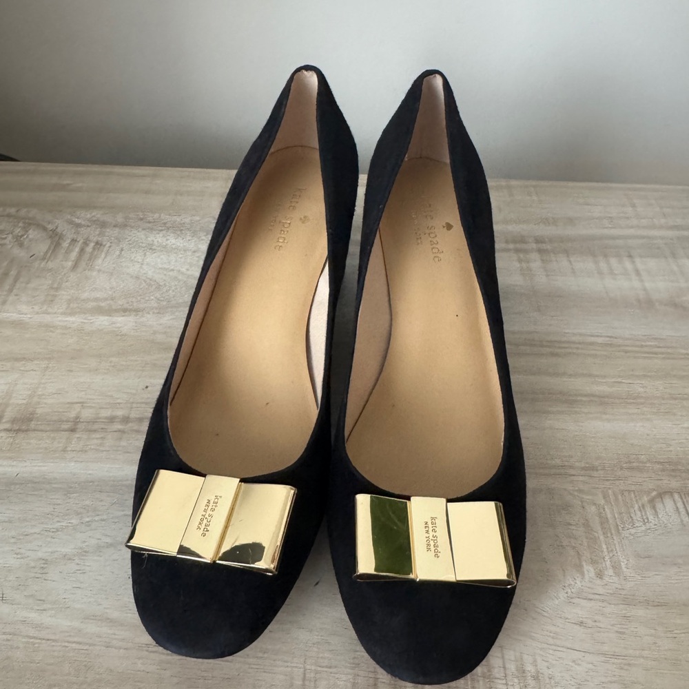 Kate Spade Black and Gold Heels with Sophisticated Design